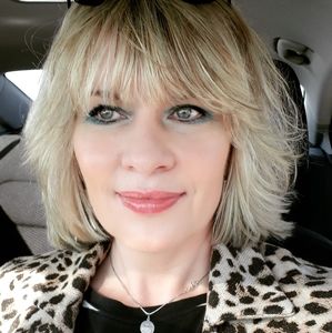 Meet your Posher, Eva